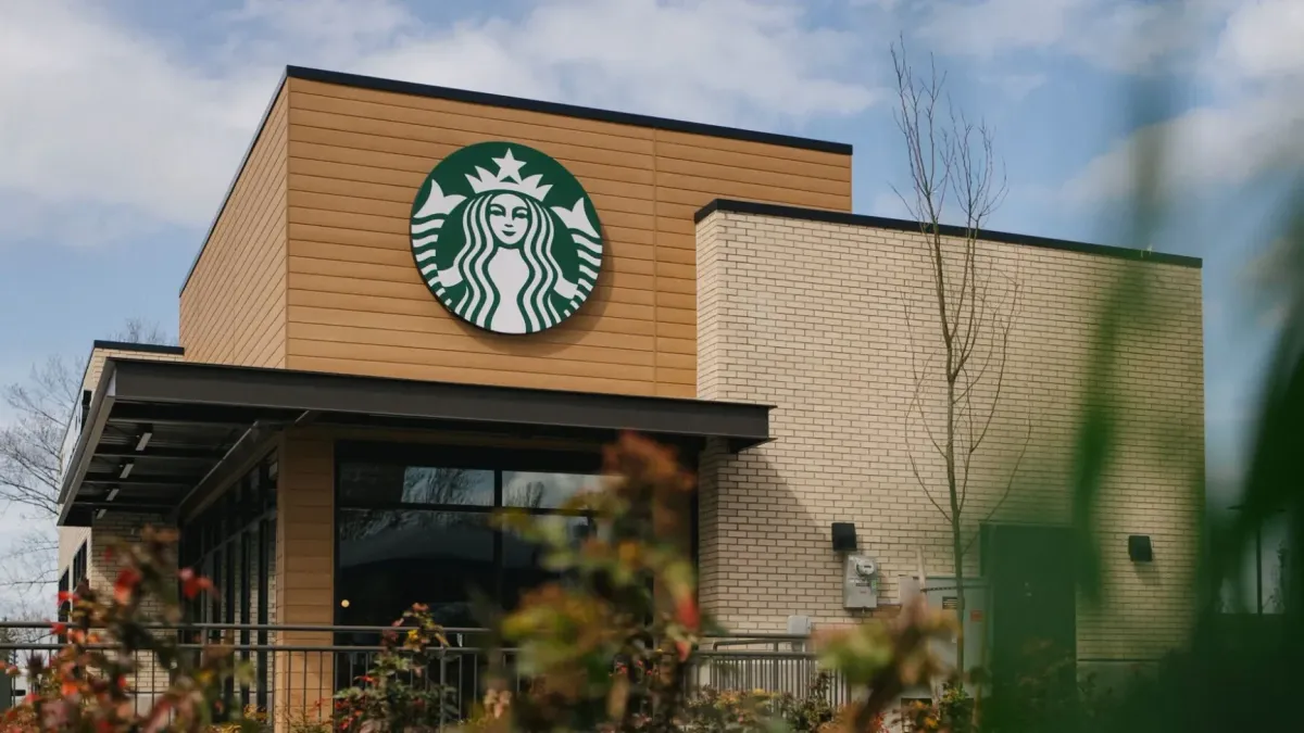 Starbucks encerra política de portas abertas