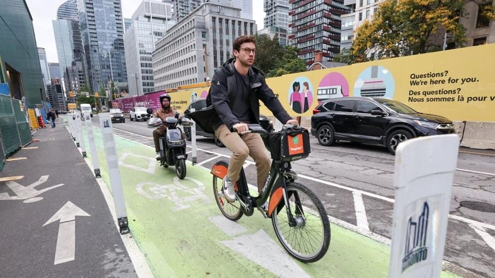 E-bikes tomam conta das ruas e preocupam com aumento de acidentes
