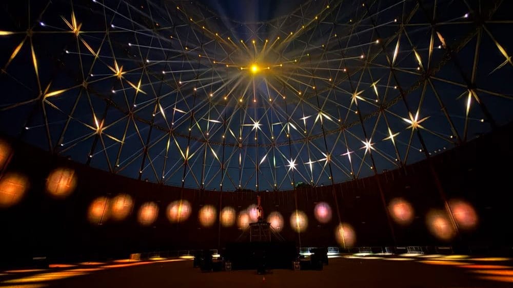 Espetáculo de luz e som transforma The Bentway em um pôr do sol digital