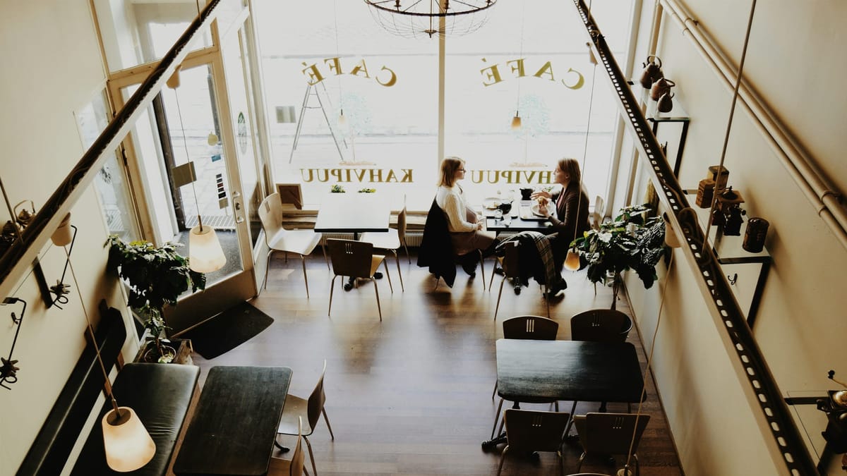 Cafés de Toronto dividem opiniões ao banir laptops e tablets