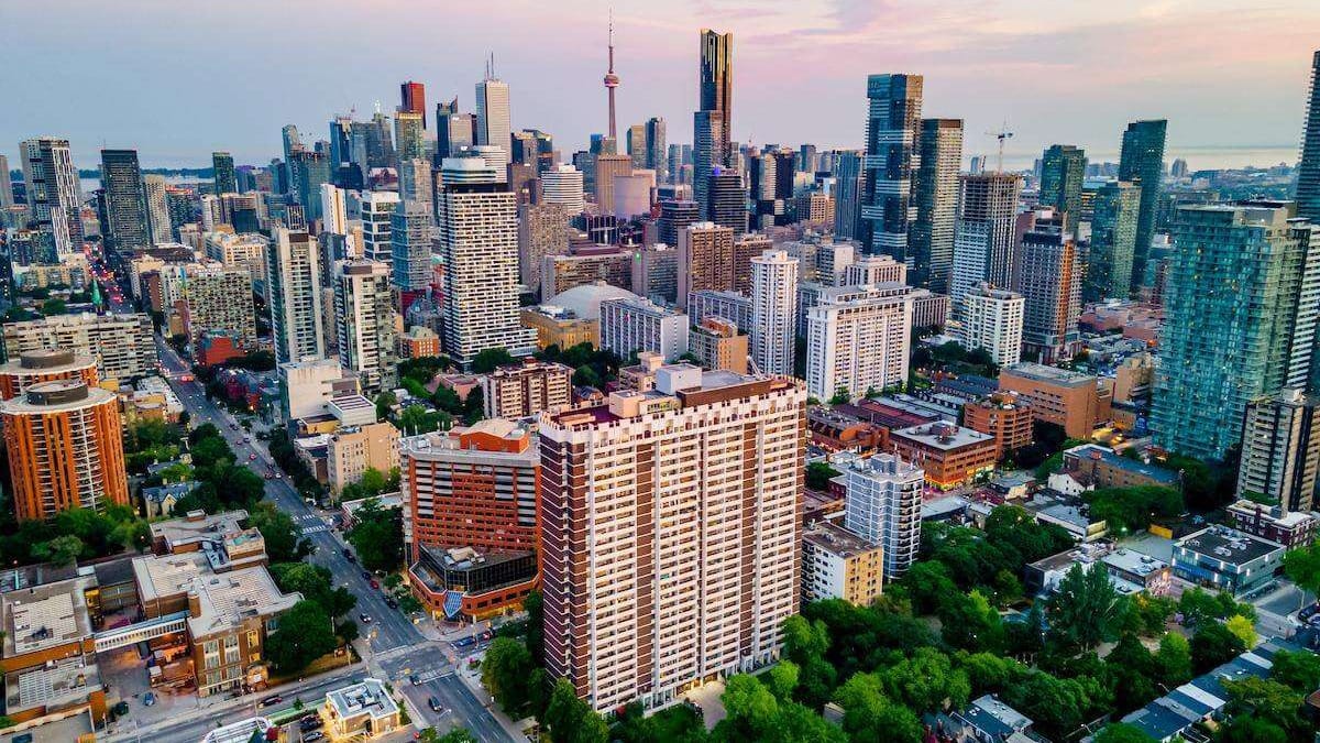 Aluguéis em Toronto atingem menor nível desde 2022