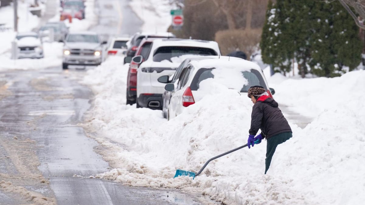 Estacionar em rotas de neve pode render multa após tempestades