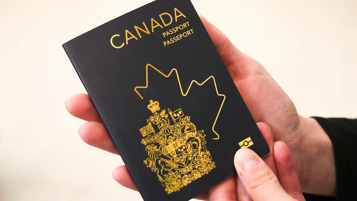 Pedidos de passaporte no Canadá terão garantia de prazo e direito a reembolso