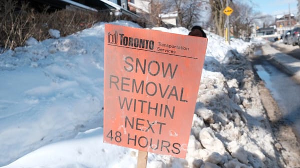 Toronto enfrenta caos com remoção de neve deficiente