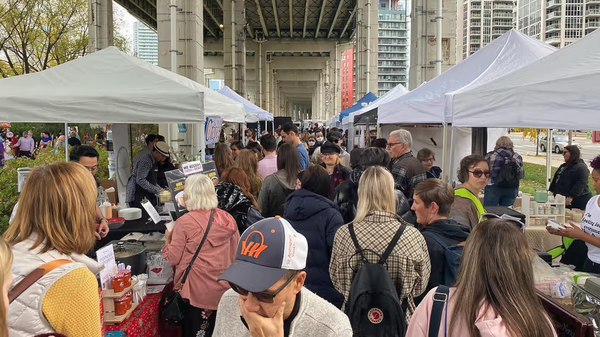 Toronto Art Crawl traz moda, decoração e música ao ar livre