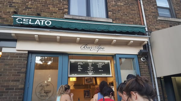 Bar Ape serve gelato tradicional em versão soft serve