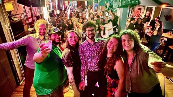 Queer Brazilian Brunch anima o domingo com feijoada, caipirinhas e show ao vivo