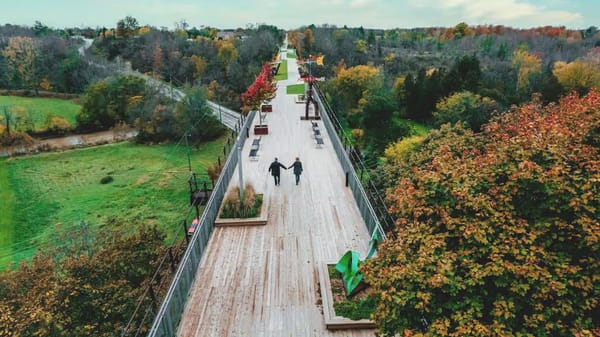 Parque suspenso em St. Thomas revela as cores do outono com vistas panorâmicas