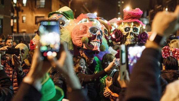 Maior festa de Halloween do Canadá volta às ruas da Church em 2025