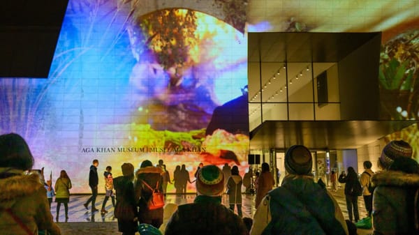 Mostra de luz e arte transforma a fachada do Aga Khan Museum