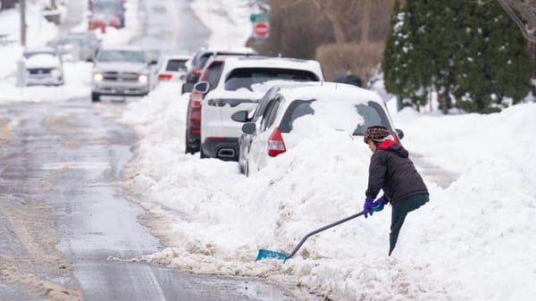 Estacionar em rotas de neve pode render multa após tempestades